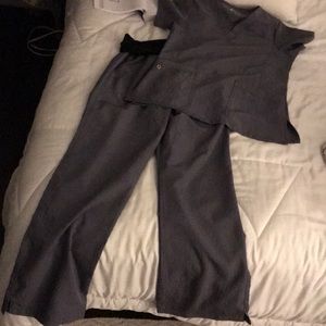 Wonder wink 4 stretch scrubs S/M set